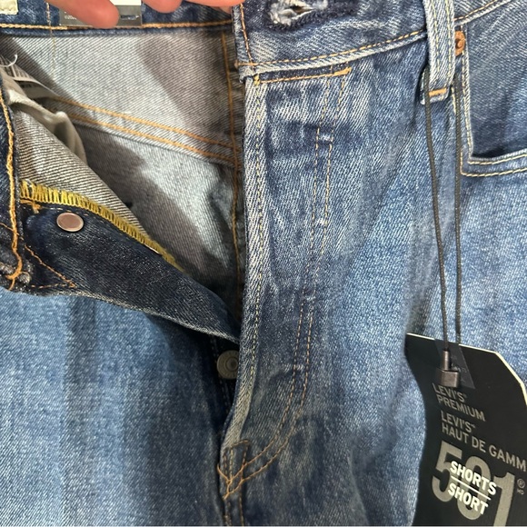 Nwt levis button fly 501 denim jean shorts stretchy sits at waist - Picture 6 of 11